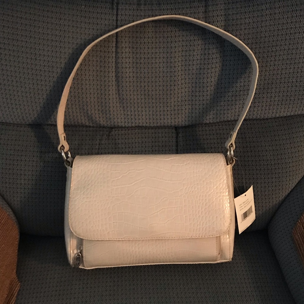 liz & co Off White purse. Croco embossed NWT